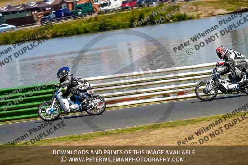 Vintage motorcycle club;eventdigitalimages;mallory park;mallory park trackday photographs;no limits trackdays;peter wileman photography;trackday digital images;trackday photos;vmcc festival 1000 bikes photographs